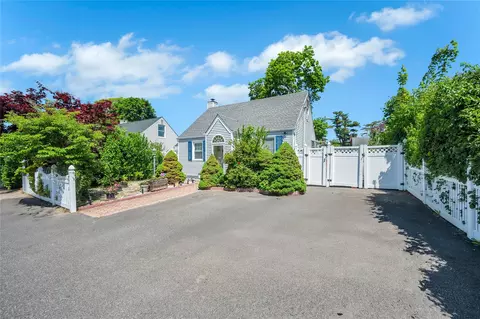 11 Campion St, Brentwood, NY 11717