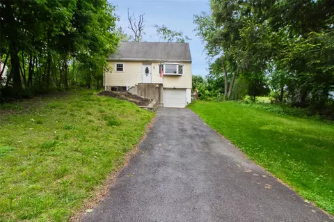 16 Tiger Rd, East Fishkill, NY 12533