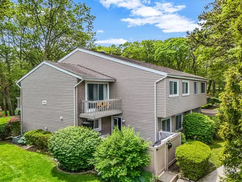 228 Springmeadow Dr #N, Holbrook, NY 11741