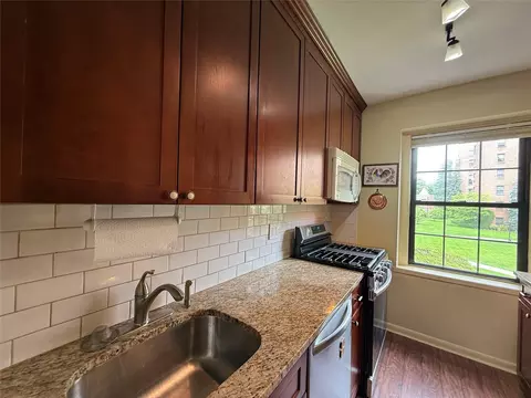 198 Garth Rd #1D, Scarsdale, NY 10583