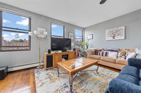 1 Jefferson Ave #B12, Rockville Centre, NY 11570