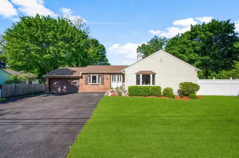 206 Wood Hampton Dr, Greenburgh, NY 10603
