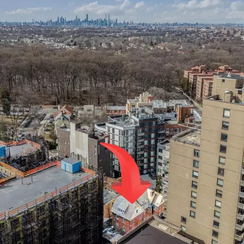 116-18 Grosvenor Ln, New York, NY 11418