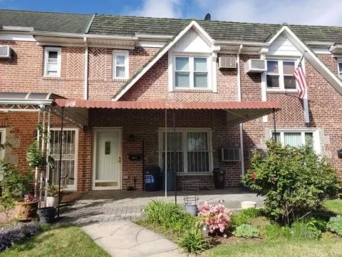61-16 84th St, New York, NY 11379