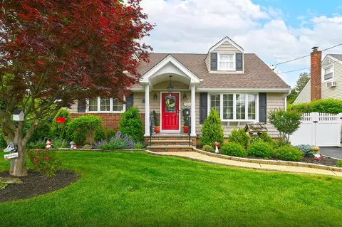 2747 Falcon St, East Meadow, NY 11554