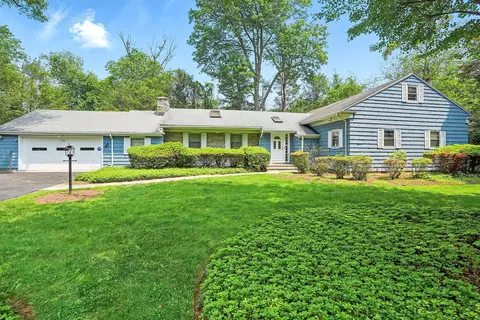 18 Barnaby Ln, Greenburgh, NY 10530