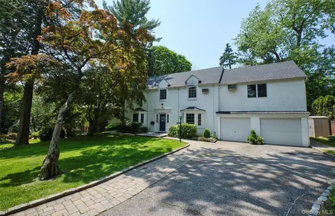 21 Deepdale Dr, North Hempstead, NY 11030