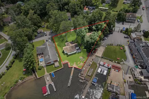 7 W Cove Rd, Greenwood Lake, NY 10925