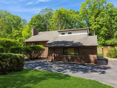 3 Brookland Farms Rd, Poughkeepsie, NY 12601