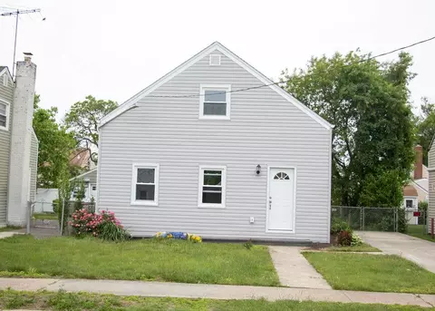 11 Shine Pl, Valley Stream, NY 11581