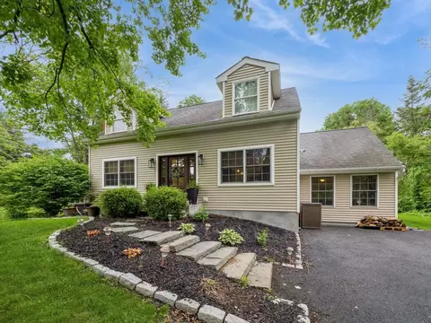 7 Lenart Pl, East Fishkill, NY 12533