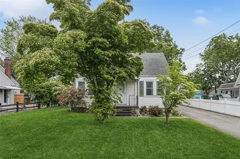 142 Woodhull Ave, Riverhead, NY 11901