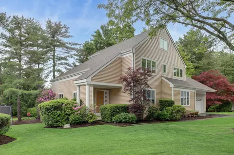 1 Berkley Ct, Briarcliff Manor, NY 10510