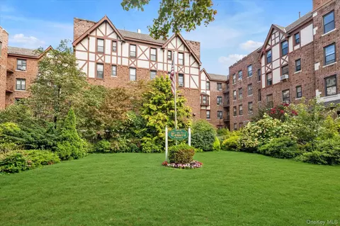 160-15 Powells Cove Blvd #D203, Whitestone, NY 11357