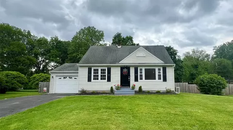 1 Garden Dr, New Windsor, NY 12553