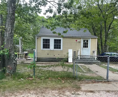 115 Wood Road Trl, Southampton, NY 11901