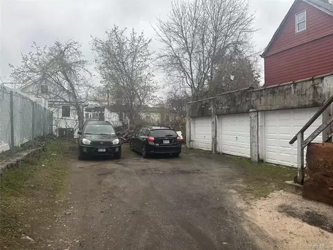 43 Oak St, Port Chester, NY 10573