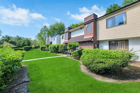 237 Pointe Cir N #237, Coram, NY 11727