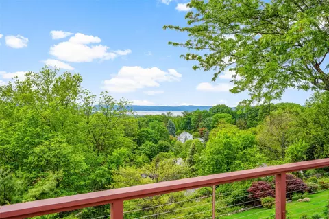 19 Meadowbrook Dr, Ossining, NY 10562