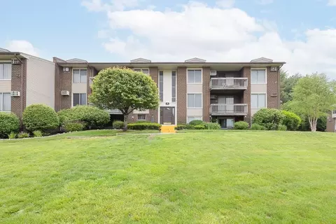 104 Country Club Ln #104, Pomona, NY 10970