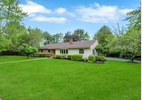 22 Peachtree Ln, Mount Sinai, NY 11766