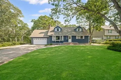 38 Greenport Ave, Medford, NY 11763