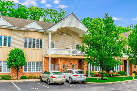 26 Sarah Ct, Amityville, NY 11701