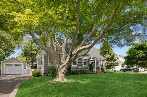 44 Fairway E, Sayville, NY 11782