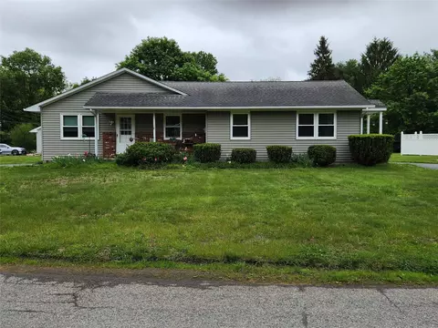 48 Jefferson Rd, Red Hook, NY 12571