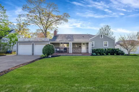 150 Little East Neck Rd S, Babylon, NY 11702