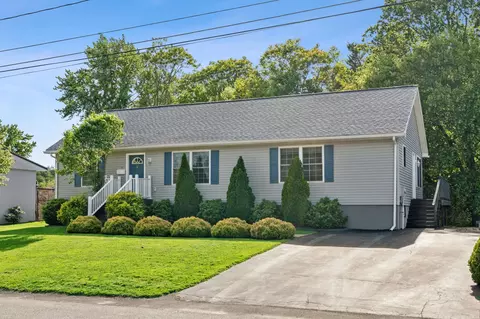 19 Edgewood Dr, Saugerties, NY 12477