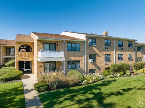 8 Florence Ave #16C, Freeport, NY 11520