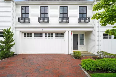 5 Rose Ln, Rye Brook, NY 10573