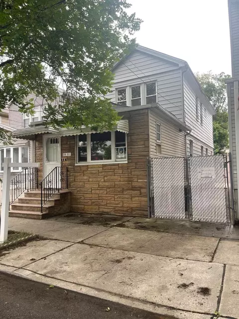 70-31 71 Pl, New York, NY 11385
