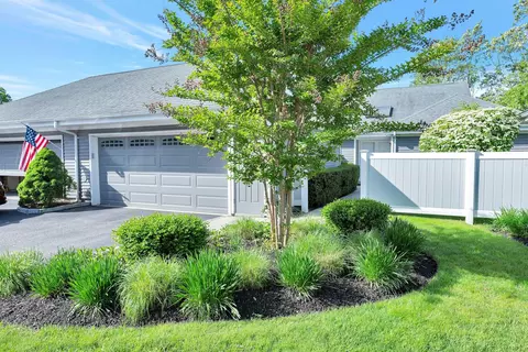 276 Dockside Ct, Moriches, NY 11955