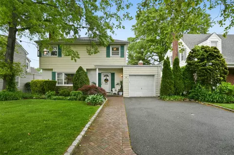 53 Muirfield Rd, Rockville Centre, NY 11570