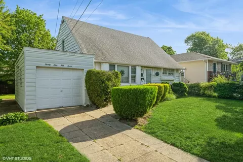 2957 Bellport Ave, Wantagh, NY 11793