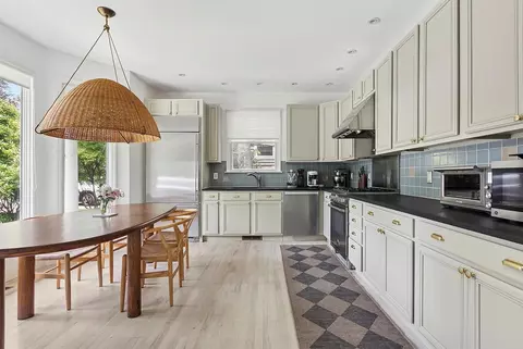 14 Covey Ct, East Hampton, NY 11937