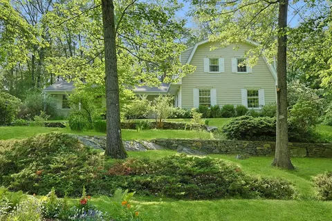 30 Cottonwood Ln, Briarcliff Manor, NY 10510