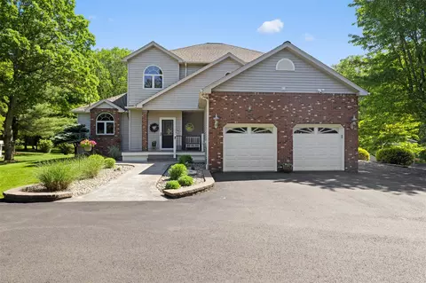 26 Brouck Ferris Blvd, New Paltz, NY 12561