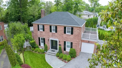 30 Johnstone, North Hempstead, NY 11021