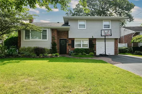 1773 Roland Ave, Wantagh, NY 11793