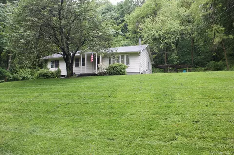18 Stage Rd, Pine Island, NY 10969