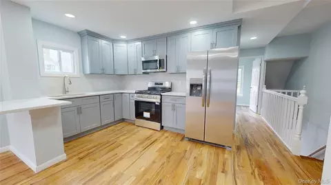 8777 111th St, Richmond Hill, NY 11418
