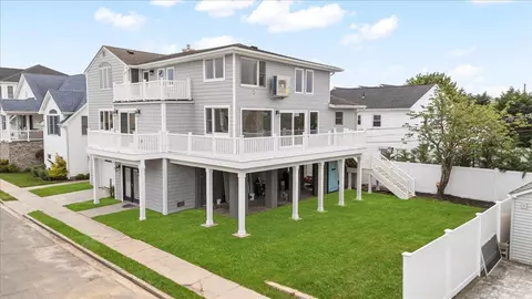 85 Dalton St, Long Beach, NY 11561