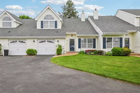 30 Joyces Way, Bay Shore, NY 11706