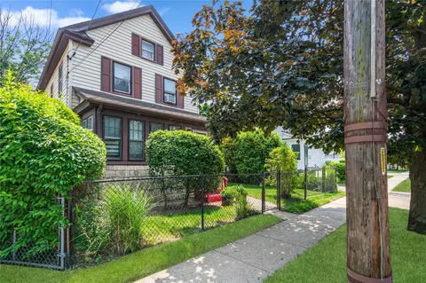 10 Linden Ave, Hempstead, NY 11550