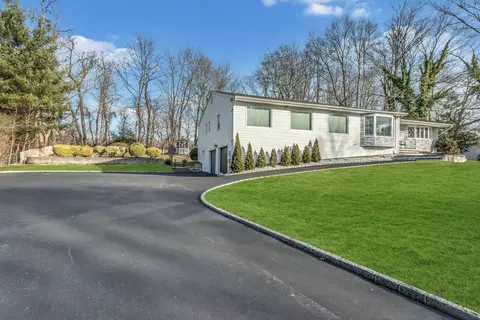 70 Bagatelle Rd, Melville, NY 11747