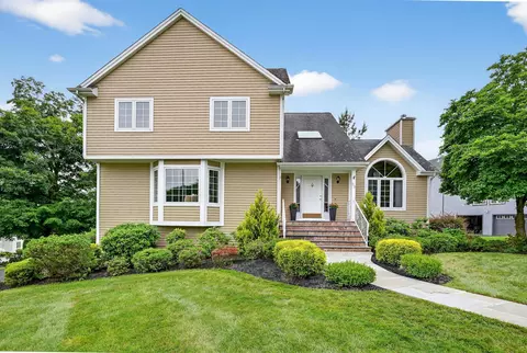 85 Kensington Ln, Yorktown, NY 10598