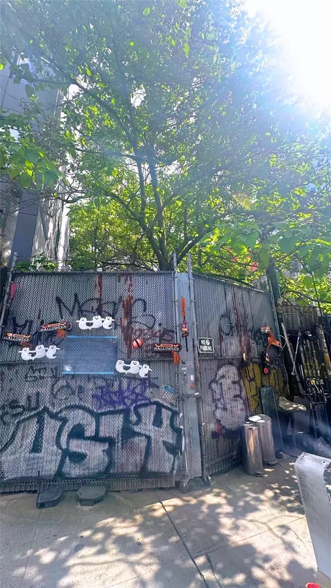 196 Clifton Pl, New York, NY 11216